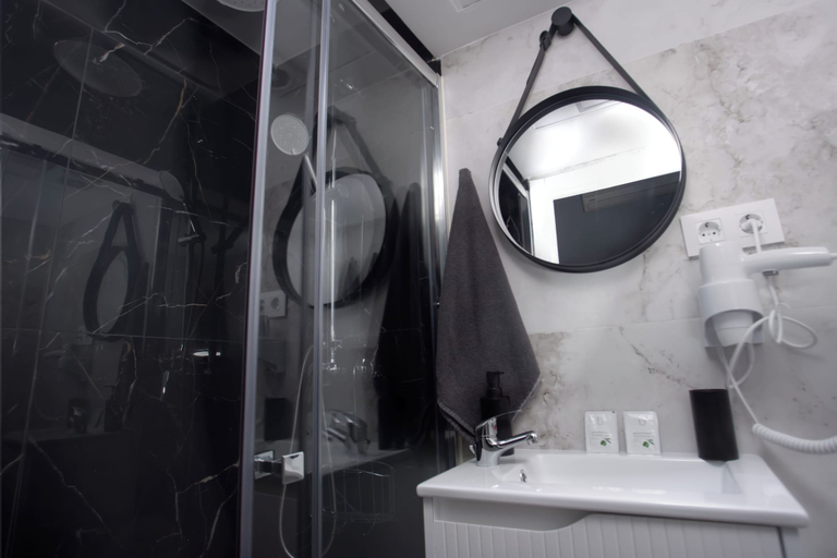 Bathroom 4, JVO HOSTAL SL, Madrid