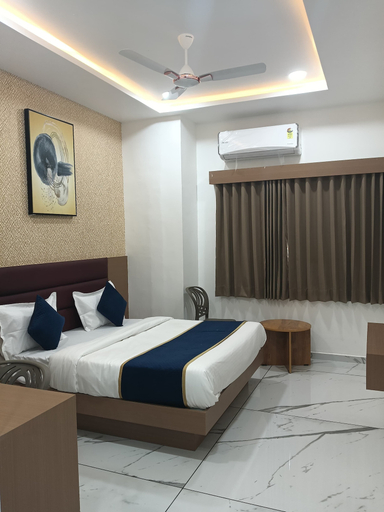 Room 3, Hotel Rose Prime, Anand