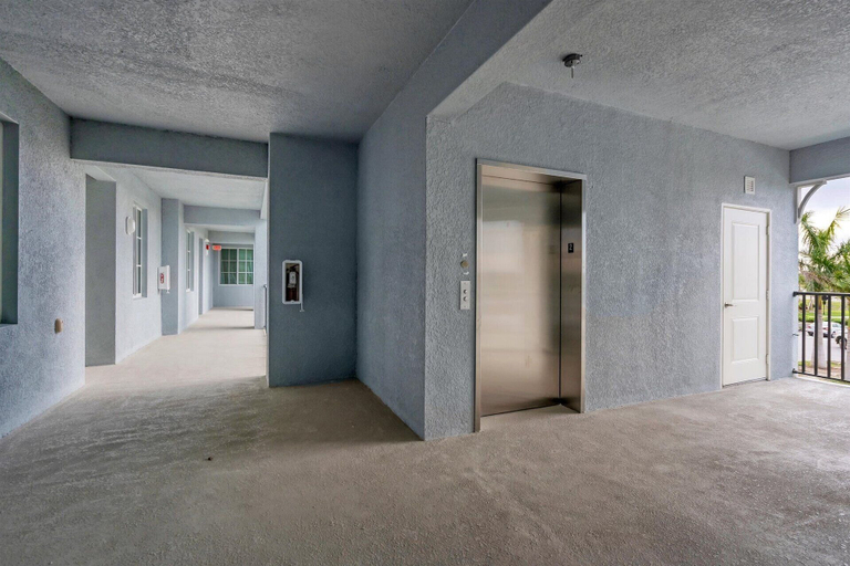 Interior 4, Hlb14151-1025, Charlotte