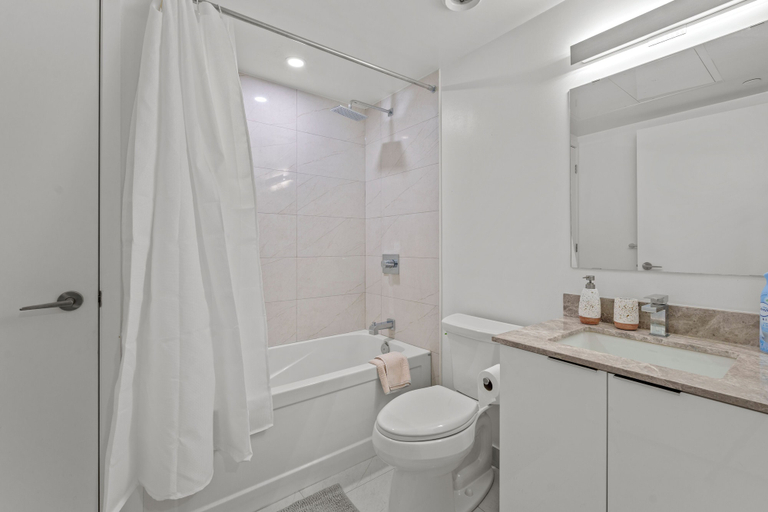 Bathroom 4, Teahouse Condos in Downtown Toronto, Toronto