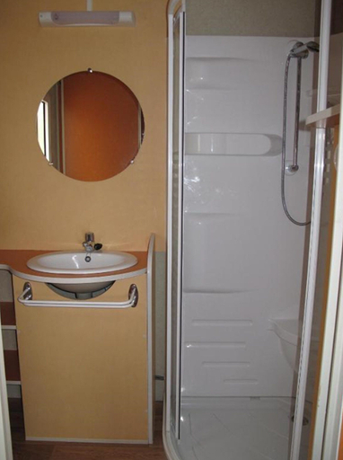Bathroom 4, Bungalow in Calella by Sea & Mountains, Barcelona