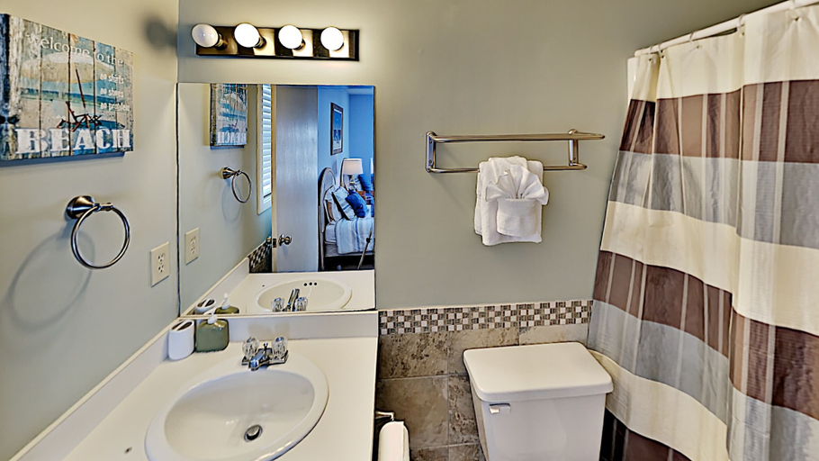 Bathroom 3, Guest Cottage 14, Horry