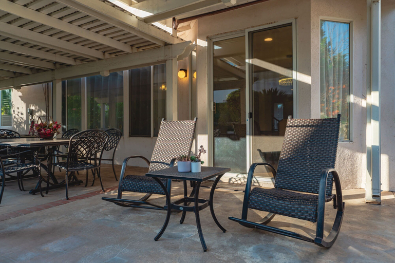 Room 3, Luxury Hilltop Home Spacious Private Backyard, Los Angeles