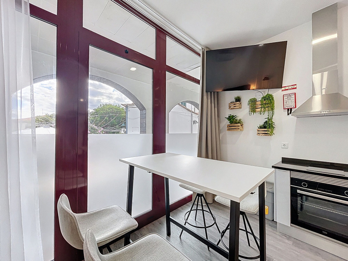 Room 4, Santa Cruz Studio 1 by Atlantic Holiday, Santa Cruz