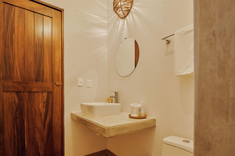 Bathroom 4, Casa Mosaicos, Dist. Pochutla
