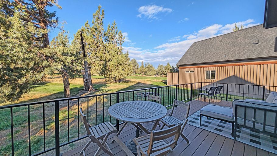 Primary image, Red Wing Nest, Deschutes