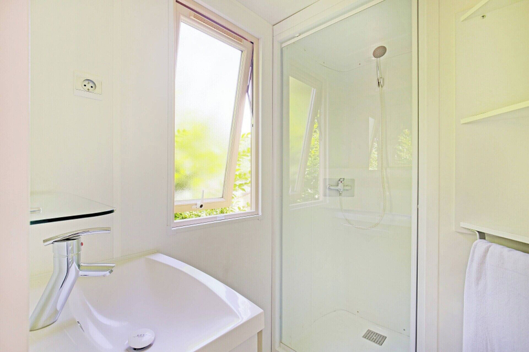 Bathroom 3, Camping de Strasbourg, Bas-Rhin