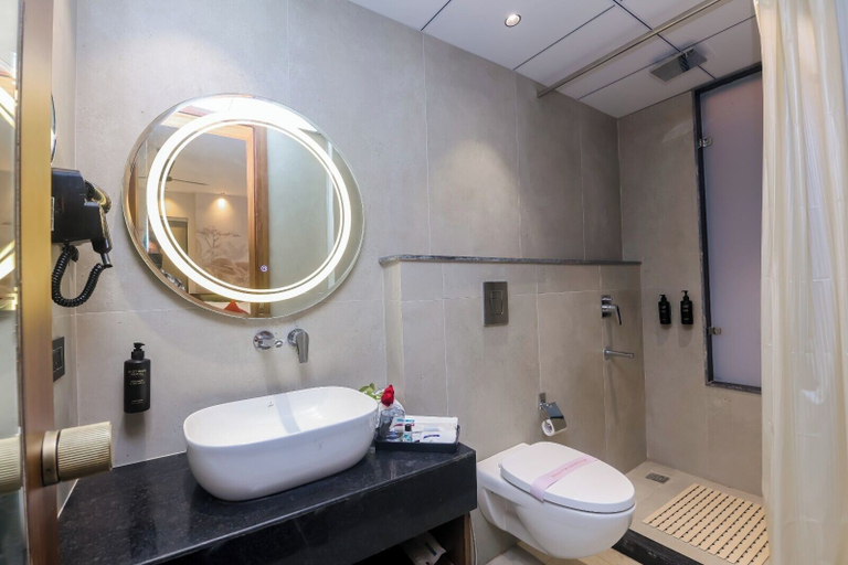 Bathroom 3, Arina Vedic Haveli 2 Min walk to Ganga, Hardwar