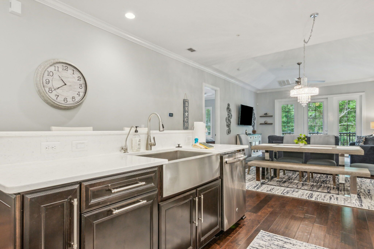 Interior 3, 905 Summerwoods Cir, Nassau