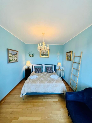 Bedroom 4, Esmaralda's House of Love, Palermo