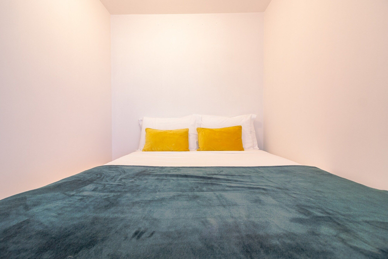 Room 2, Charming Studio, Ideal for Smaller Groups, Porto
