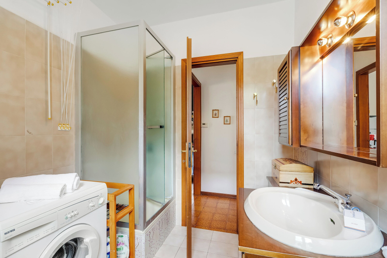 Bathroom 3, Casa Virginia, Varese