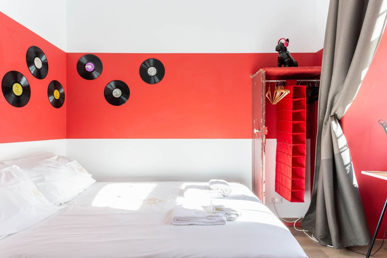 Room 2, Super Central Walk Anywhere w AC Lift Parking, Lisbon