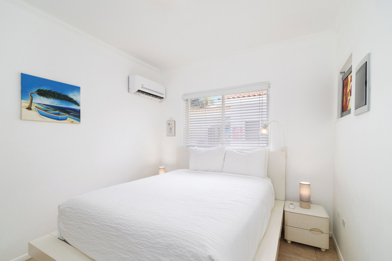 Bedroom 3, Little Paradise #5 - Barica Geel
