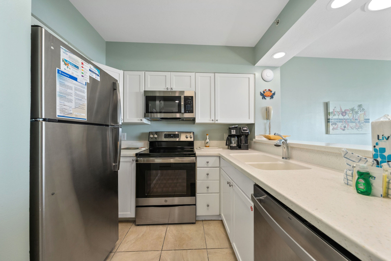 Private kitchen 2, Silver Beach 104 PET FRIENDLY!, Baldwin