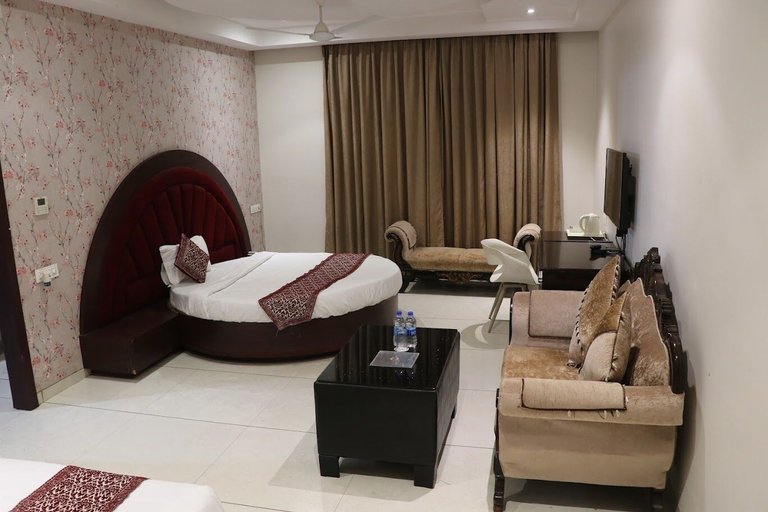 Bedroom 3, Nakshatra Hotel & Resort in Khargone, West Nimar