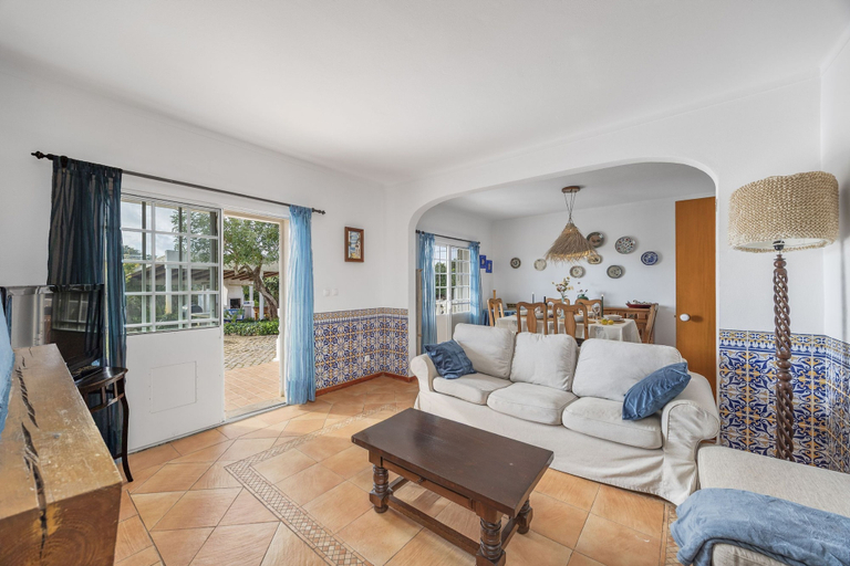 Room 4, Muxima in Quelfes With 3 Bedrooms and 2 Bathrooms, Olhão