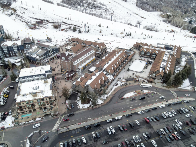 Exterior & Views 2, Alpine Haven Retreat Ski-in Ski-out Oasis Pool, Summit
