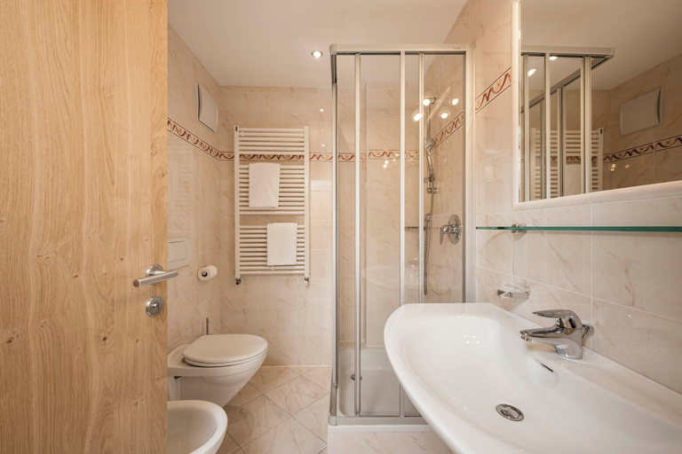 Bathroom 5, Hotel Lahnerhof, Bolzano