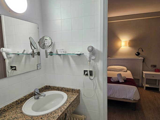 Bathroom 2, Hotel Pere D'Urg 3000