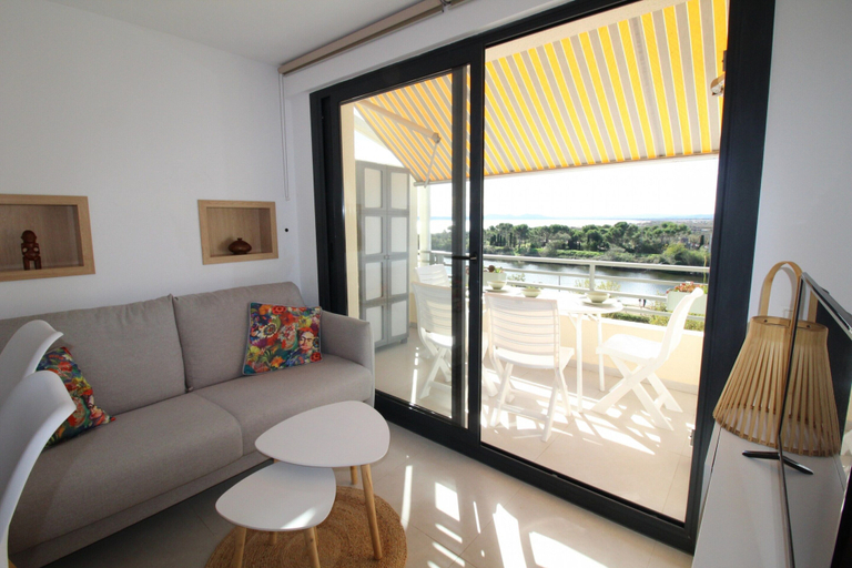 Living room 5, Modern Apartment With River Views, Girona