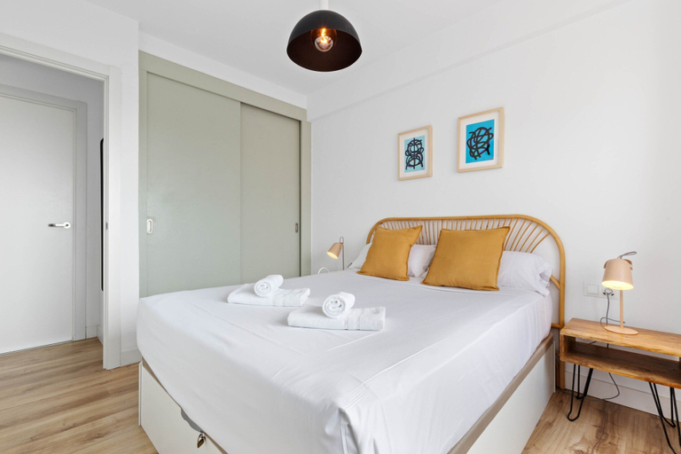 Room 2, Stylish Stay With Pool & Sea Views, Málaga