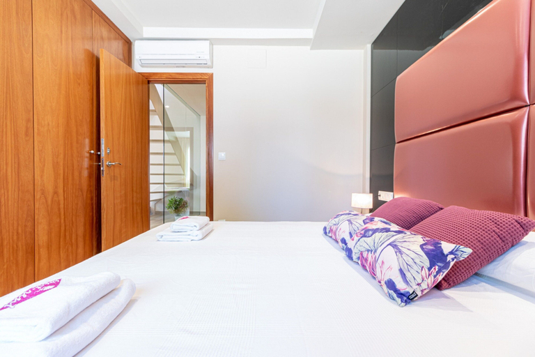 Room 2, Villa in Empuriabrava With Pool & Boat Mooring, Girona