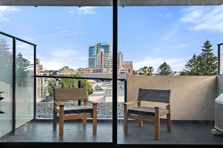 Balcony, One-bed Apartment Close to Cafes and Coast, Melbourne