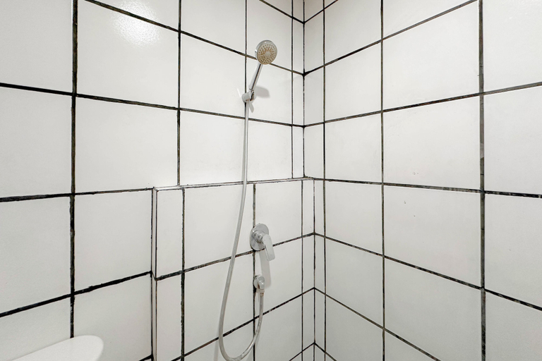 Bathroom 2, Stunning Studio At The City Square Surabaya Apartment, Surabaya