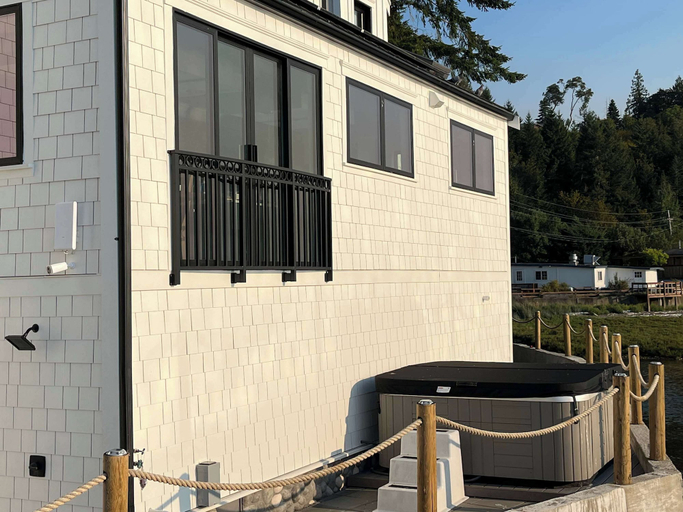 Room 5, Waterfront Retreat - Hot Tub Fireplace Pier, Mason