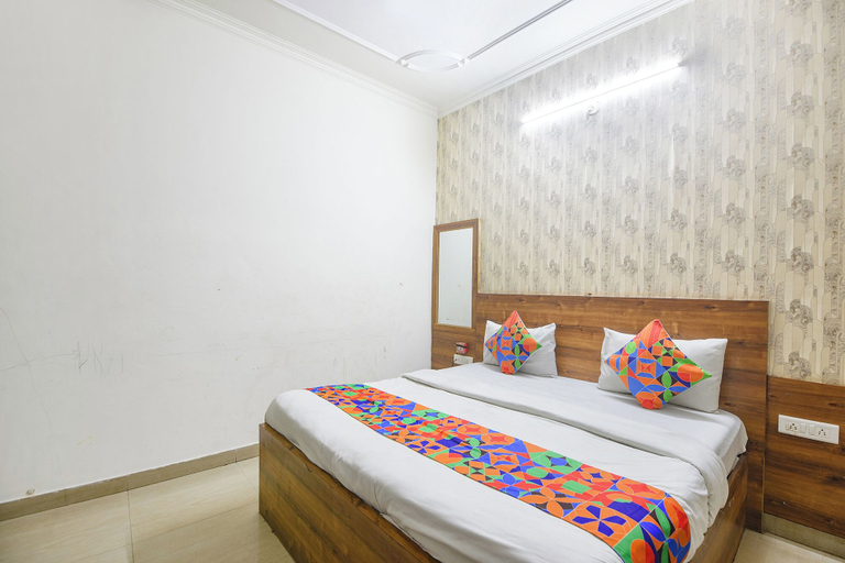 Room 2, Fabhotel Divine, Gurgaon