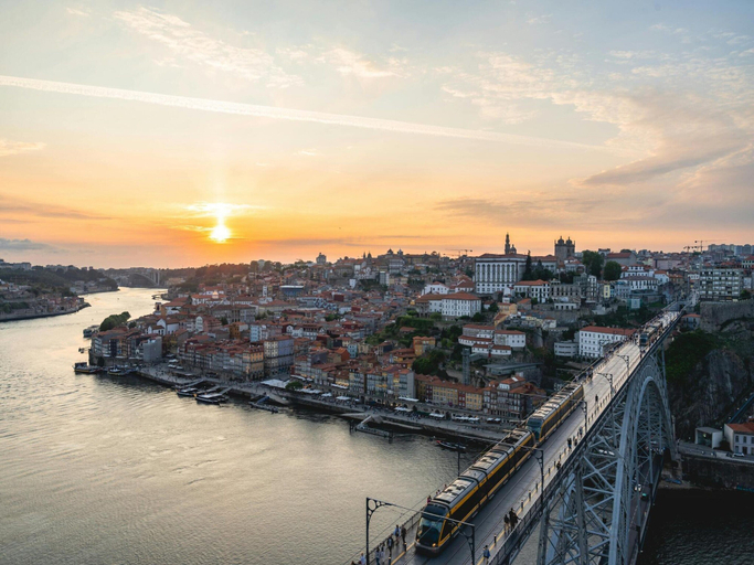 View from property 3, Spacious city apartment with modern amenities, Porto
