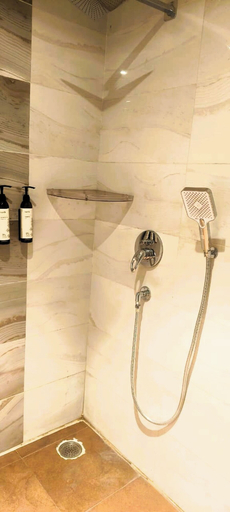 Bathroom 3, Hotel President Chintpurni, Una