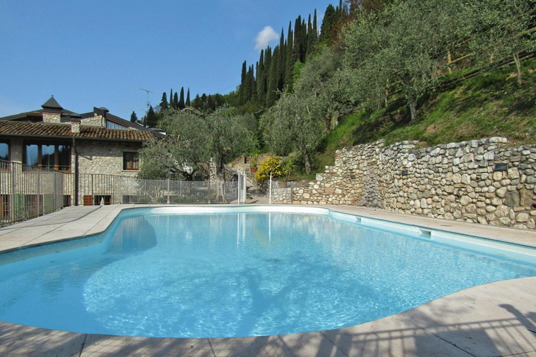 Pool 5, Borgo Alba Apt. w/ Shared Pool, Brescia
