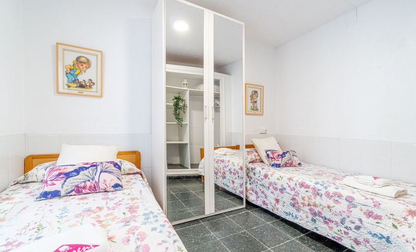 Room 3, Apartment in Roses Near Sandy Beach, Girona