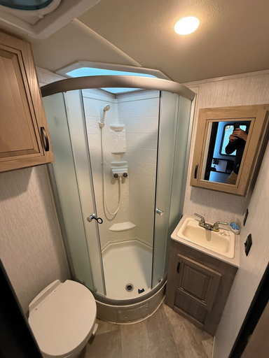 Bathroom 4, Sasquatch Farm, Marion