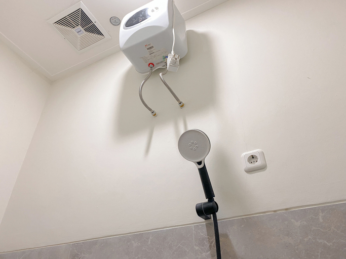 Bathroom 5, Trendy And Comfy Studio (No Kitchen) At Celebrity Mansion, Bekasi