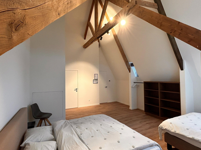 Room 2, Spacious 3-floor Holiday Home for 8 Guests, Limburg