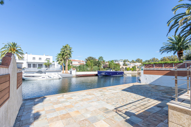 Exterior 4, Villa in Empuriabrava With Private Pool & Mooring, Girona
