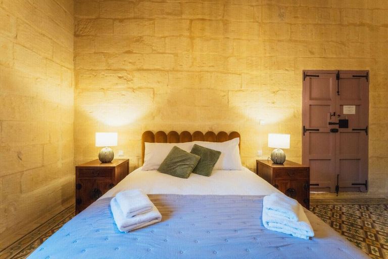 Room 4, San Lawrenz Farmhouse Rustic Retreat With Pool