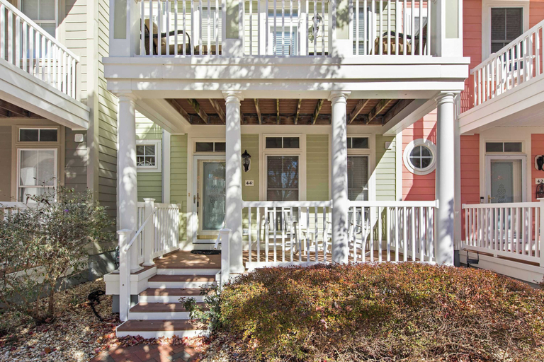 Primary image, 44 Sunset Island Dr, Worcester