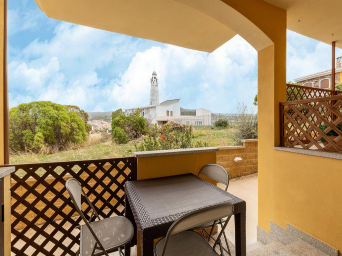 Balcony 2, Apartment With air Conditioning and sea Views, Sassari