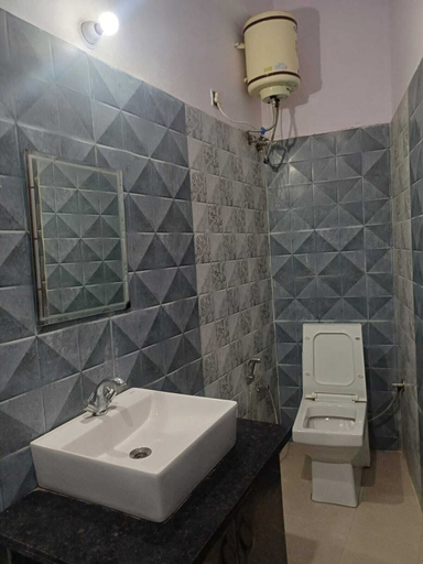 Bathroom 2, The Hotel JRS, Garhwal