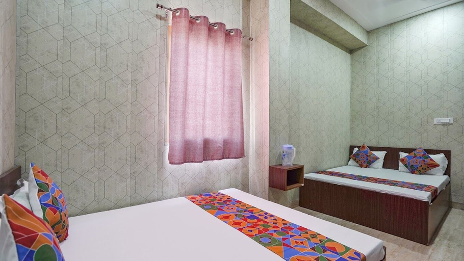 Room 3, RK Dham Family Hotel Free Parking, Mathura