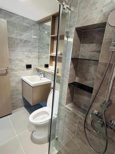 Bathroom 5, Tierra Residence, Khlong Toey