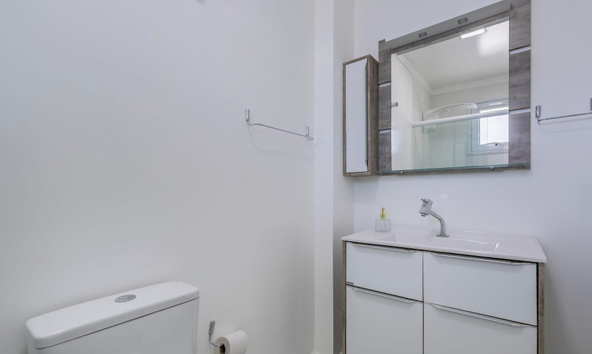 Bathroom, Apt w/ BBQ & Balcony, 450m From the Beach Sit1202, Itapema