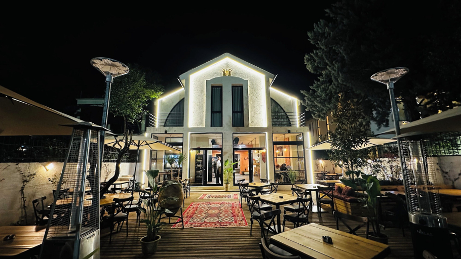 Food & Drinks