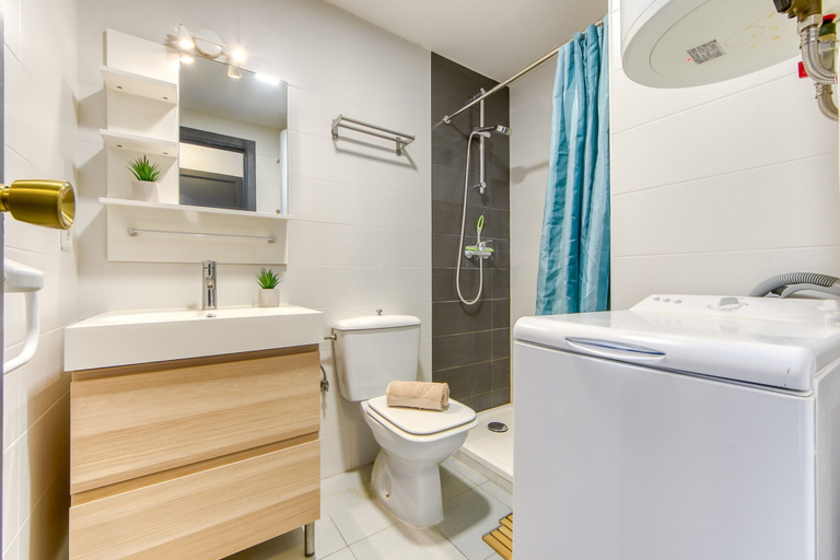 Bathroom 3, Apartment in Roses by the Waterfront, Girona