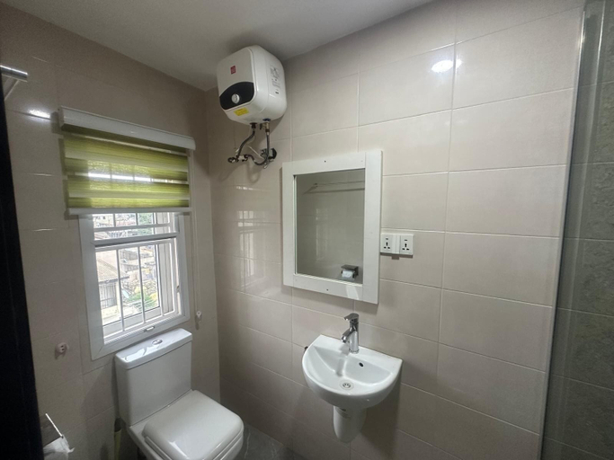 Bathroom 2, B-12 Apartments, Mushin