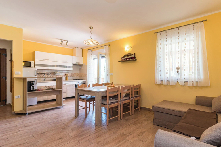 Private kitchen 2, Lovely Family Bungalow With Private Pool, Pula